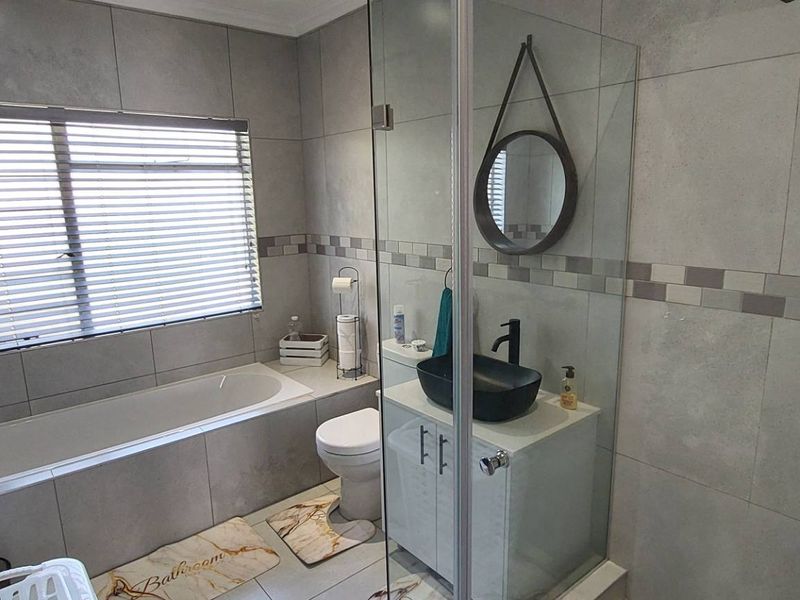 Modern Duplex with Patio & Pet Friendly Private Garden - Photo 9