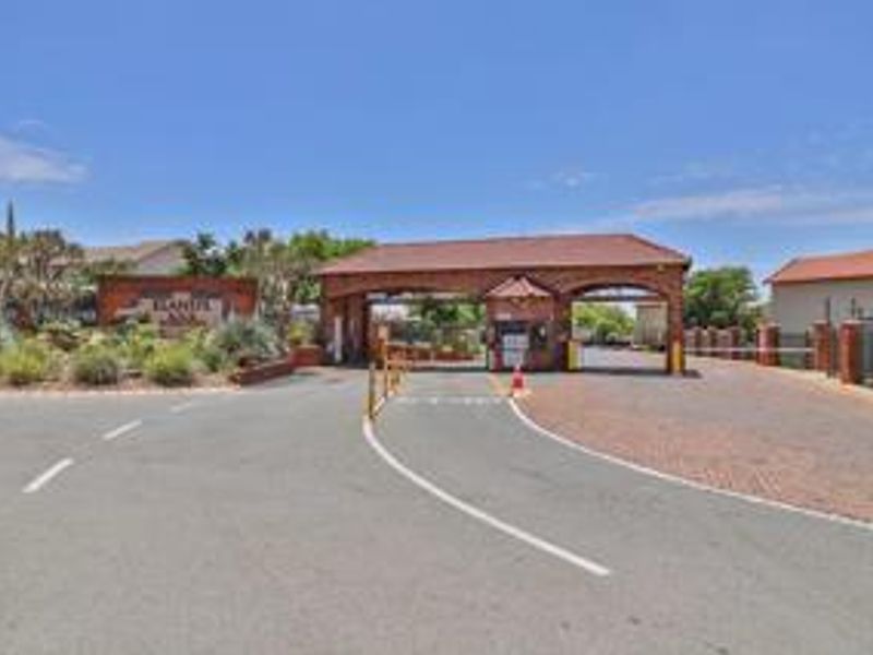 2 Bedroom Townhouse For Sale in Elandspark - Photo 2