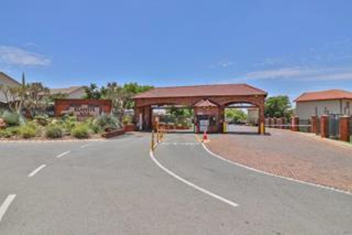 2 Bedroom Townhouse For Sale in Elandspark - Photo 2