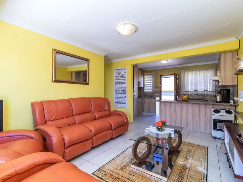 3 Bedroom, 2 bathroom House for Sale in Cosmo City - Photo 3