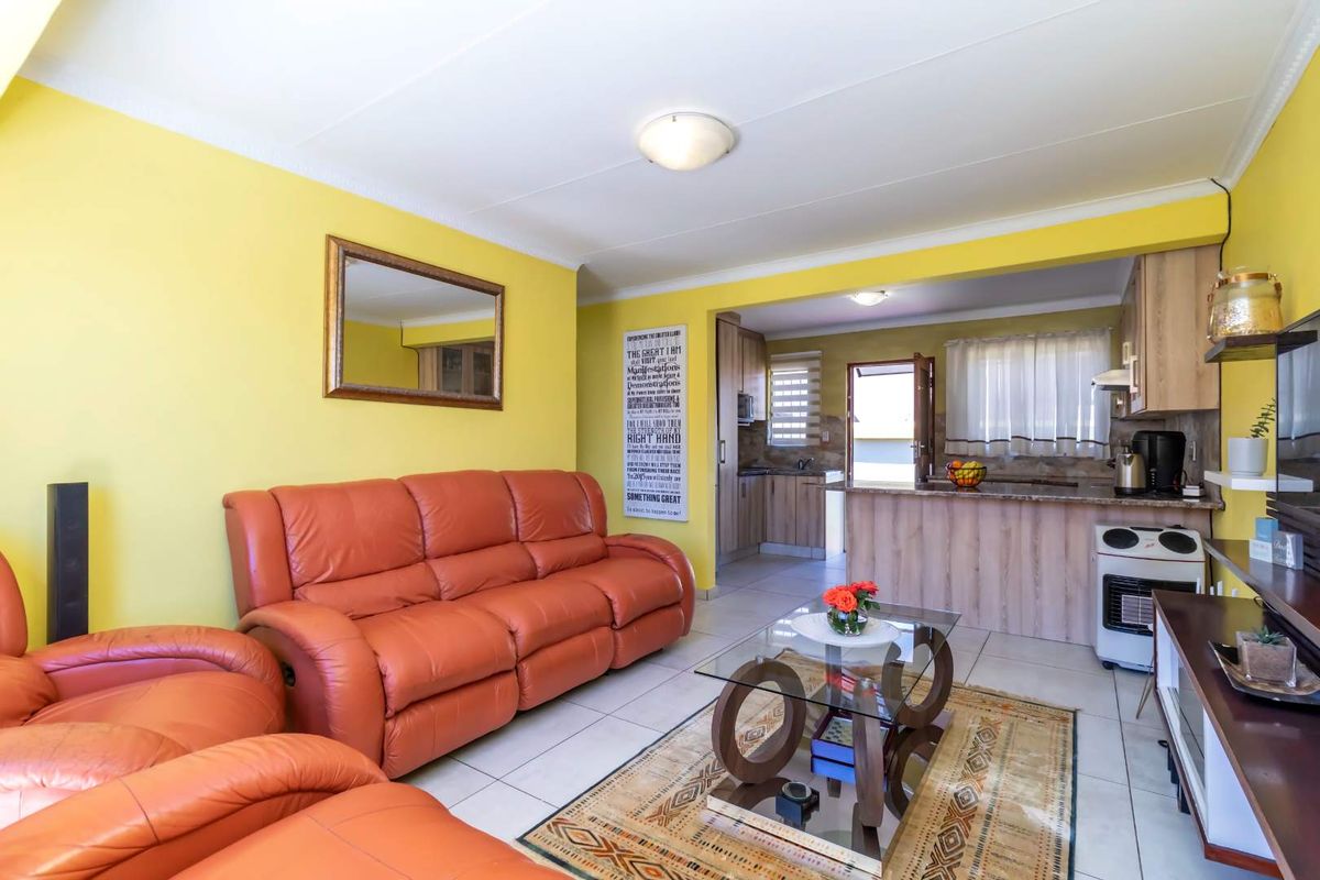 3 Bedroom, 2 bathroom House for Sale in Cosmo City - Photo 3