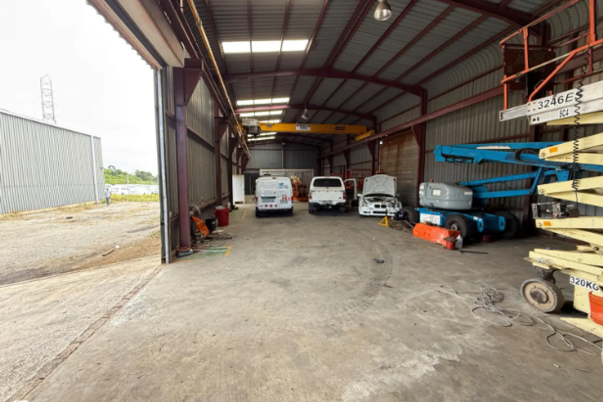 High-Volume Steel Structure Warehouse To Let – R60/m2 - Photo 5