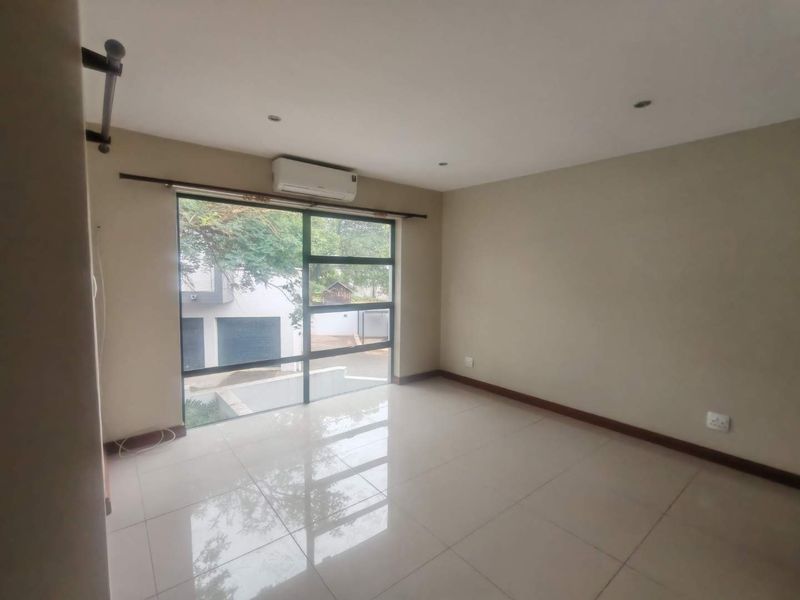 VERY MODERN ARCHITECTURAL DESIGN TOWNHOUSE - Photo 9