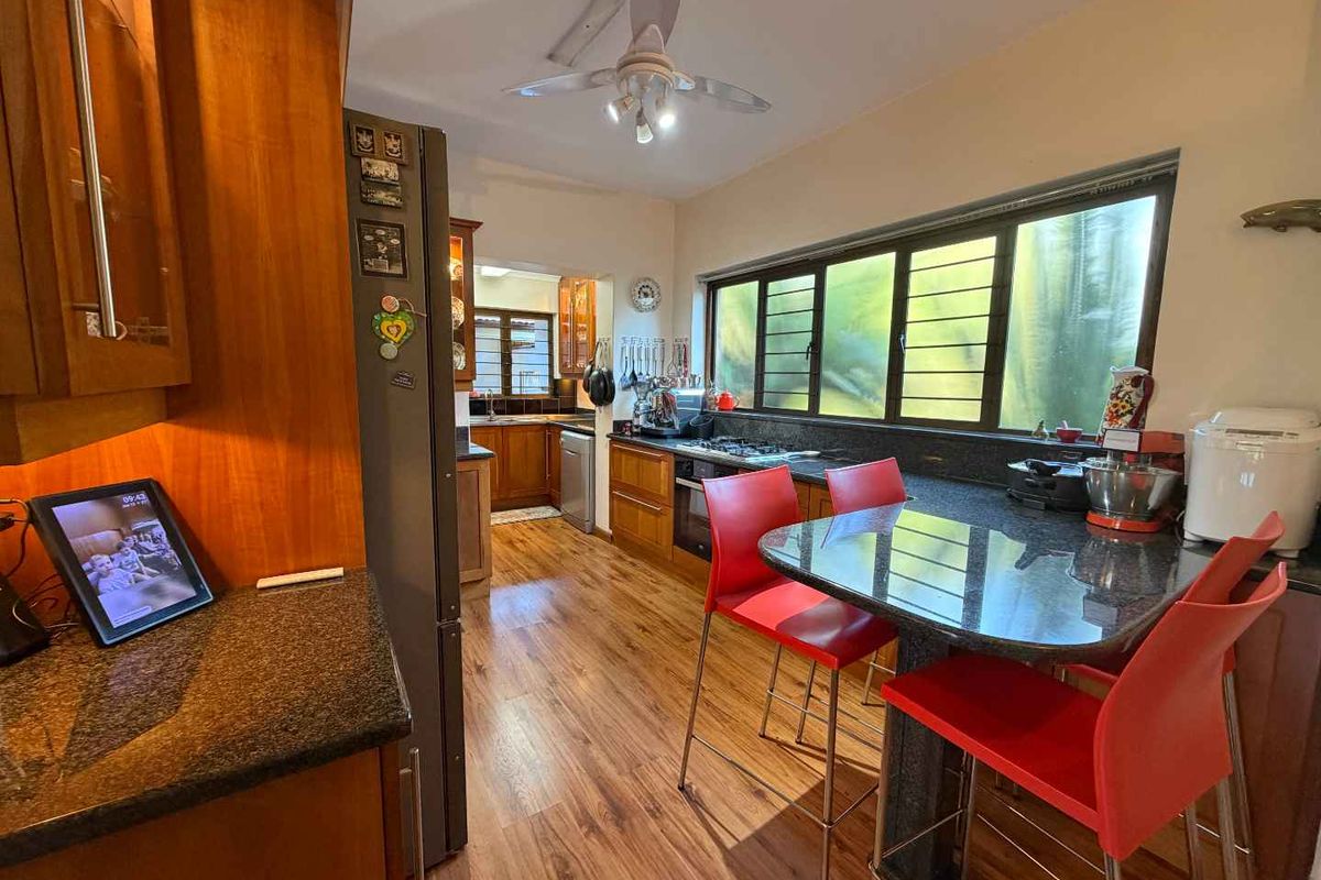 HENDRA - LOW MAINTENANCE, 429m2 WELL LOVED HOME WITH GARDEN COTTAGE - Photo 4
