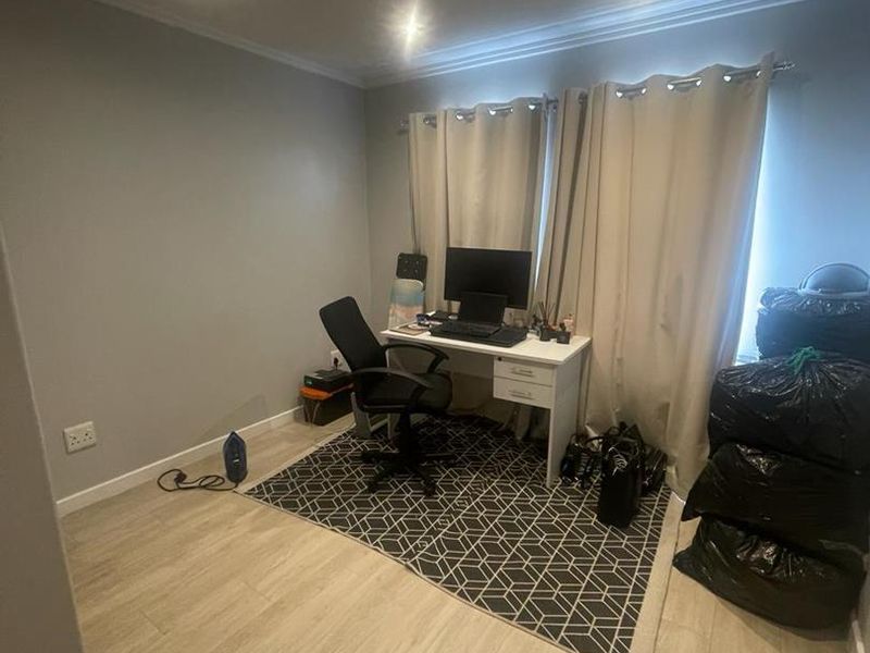 Elegant Duplex Living in Prime Morningside 2 bedroom - Photo 8