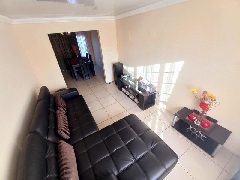 Three bedrooms house for sale in Atteridgeville - Photo 8