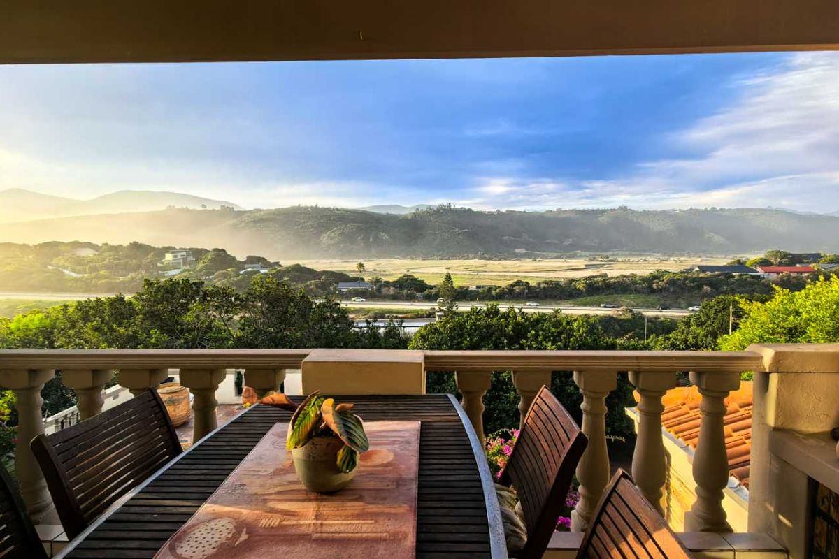 Wilderness Retreat with Authentic Tuscan Flair - Photo 4
