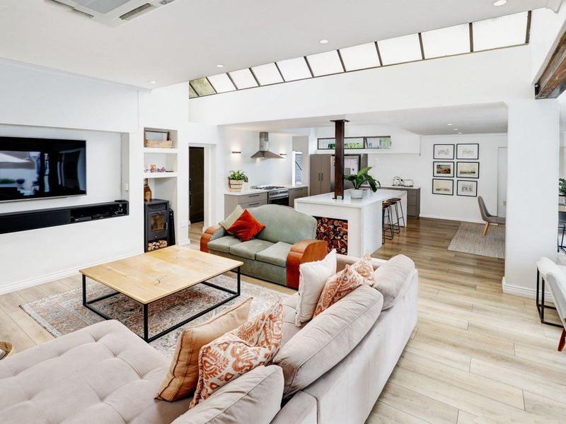 Bright, airy, and thoughtfully modernized with a creative touch. - Photo 4