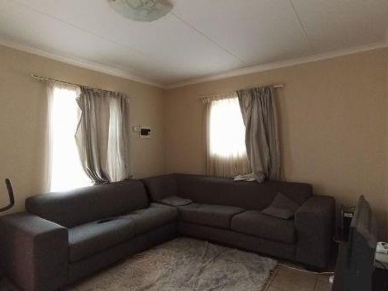 CENTURION - KOSMOSDAL - 3 BED = 2 BATH FULL TITLE HOUSE - Photo 3