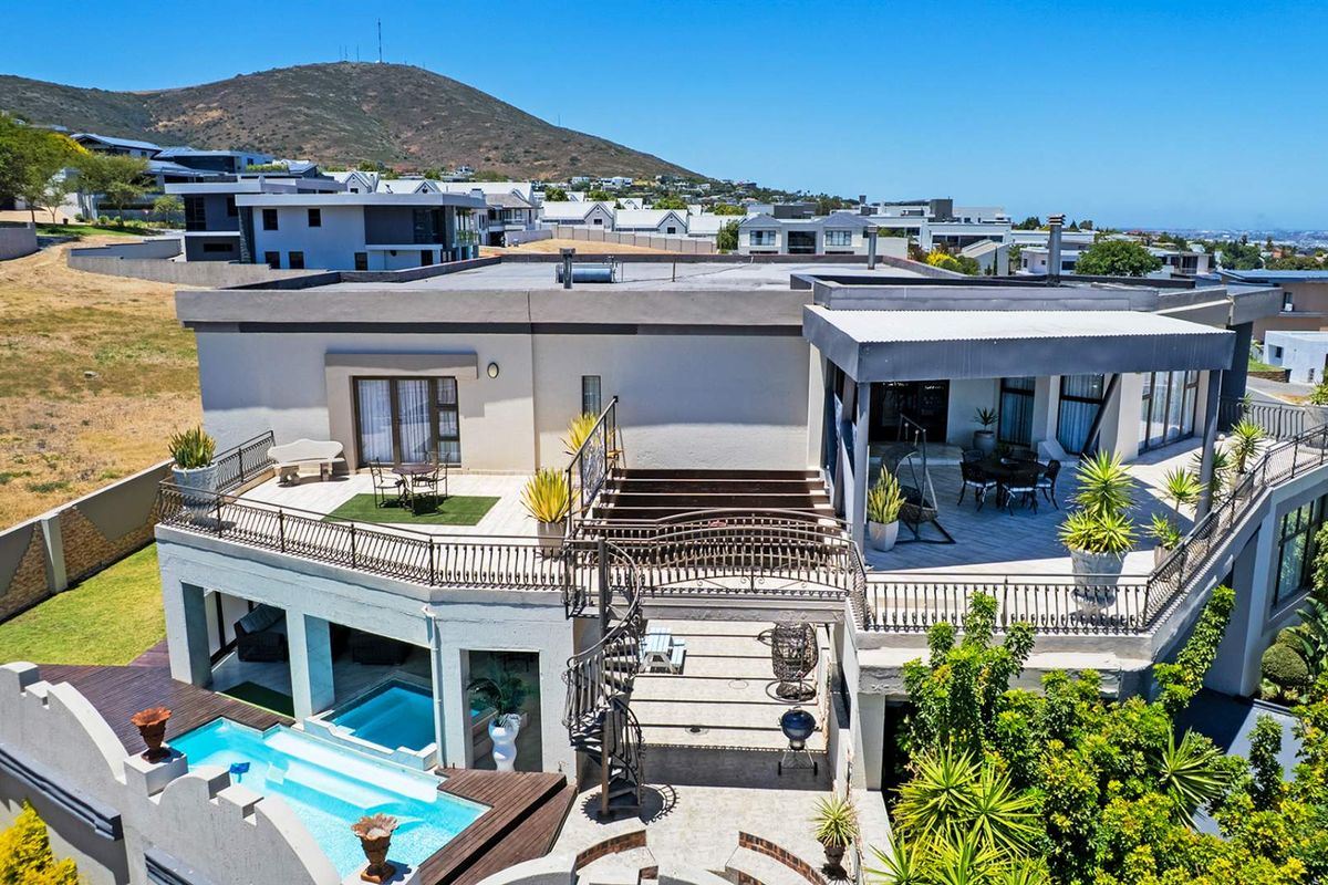 An Architectural Statement of Timeless Elegance & Elevated Living in Baronetcy Estate - Photo 2