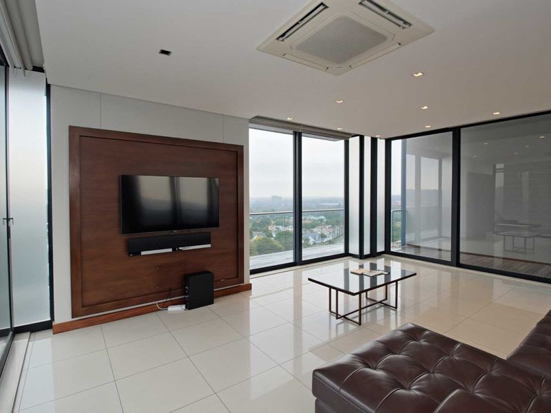 SKY HIGH SOPHISTICATION. Penthouse Living above it all - Photo 4