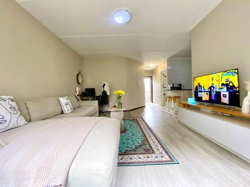STYLISH ONE BED APARTMENT IN THE HEART OF MORNINGSIDE - Photo 4