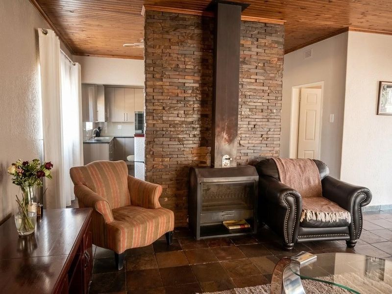 Beautifully Renovated Four-Bedroom Home With Pool And Lapa - Photo 5