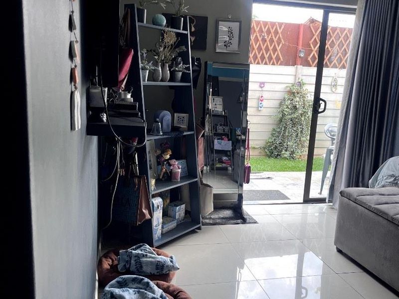 Cozy Neat Cimbebasia House for Sale - Photo 9