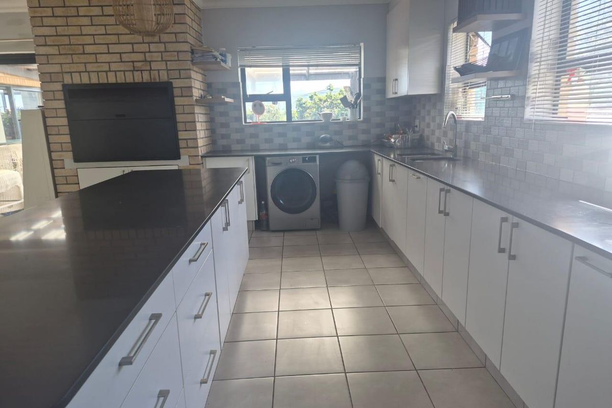 Charming Low-Maintenance 2-Bedroom Home in Fraaiuitsig, Groot Brak River - Photo 5