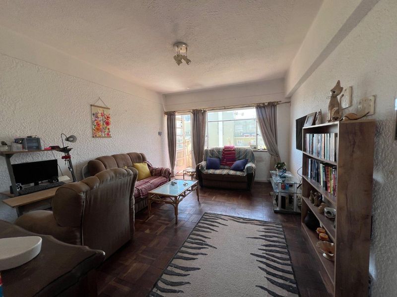 Unrenovated fifth floor find!! - Photo 4