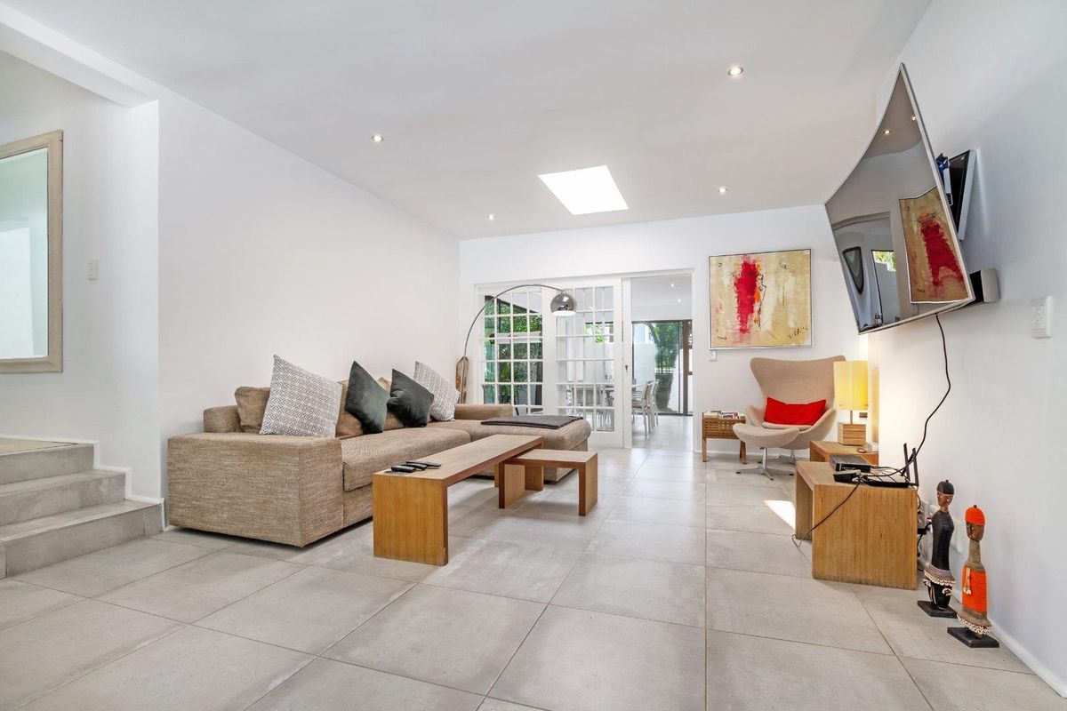 MODERN, STYLISH FAMILY HOME FOR SALE IN FOURWAYS GARDENS - Photo 4