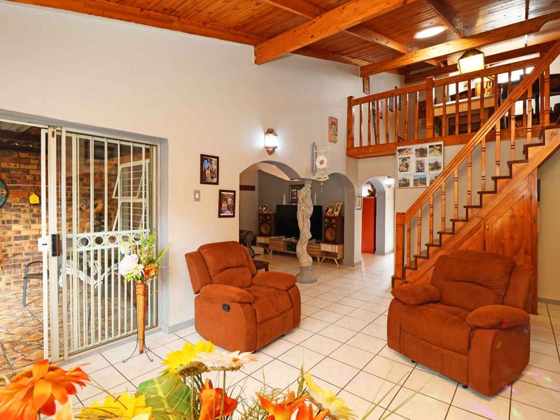 Exceptional Sectional Title Unit with Loft Entertainment, Lapa & Private Layout - Photo 3