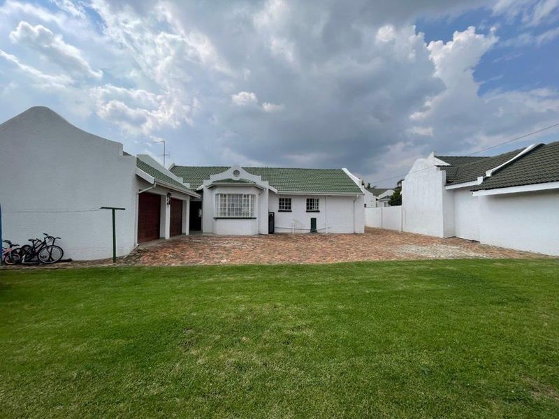 Modern Elegance Meets Comfortable Family Living - Photo 2