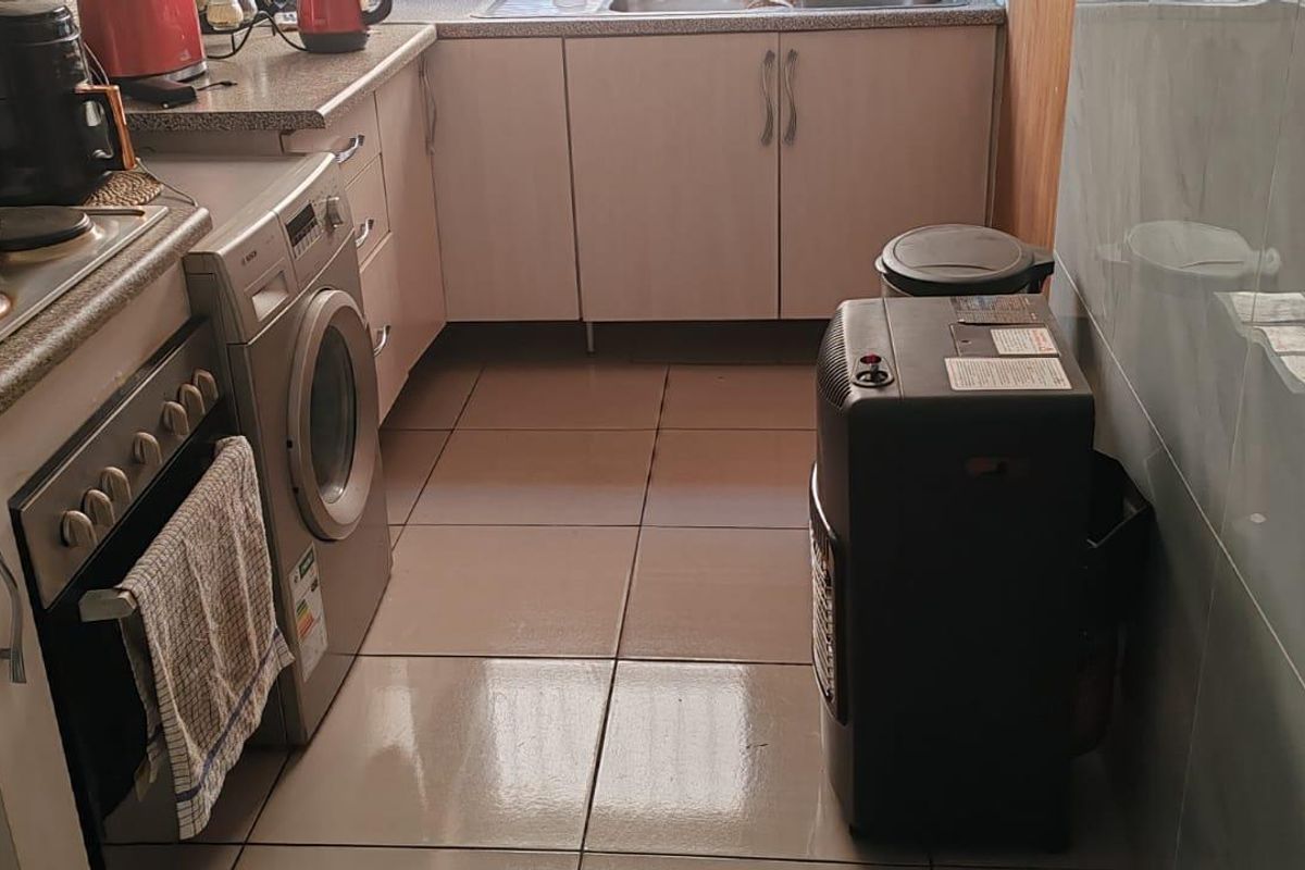 2 Bedroom House for sale - Photo 5