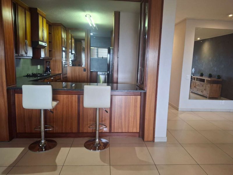 A LUXURIOUS THREE BEDROOM FURNISHED APARTMENT - Photo 8