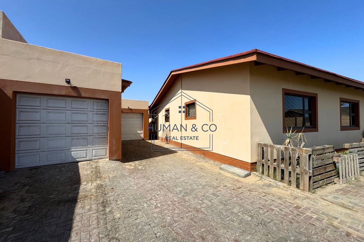 Ideal Starter Home with 1 Bedroom Flat - Photo 3