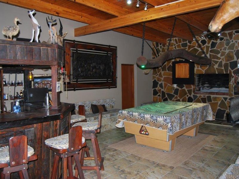 Entertainer's Dream Home in Henties Bay - Photo 2