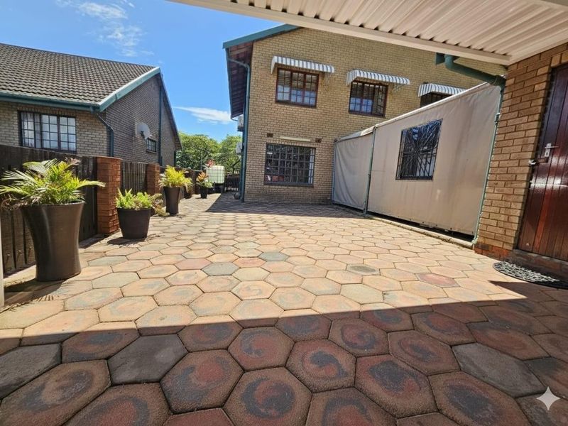 Welcome to Kinsley Gardens - where modern living meets relaxed coastal charm in the heart of the Bluff - Photo 3
