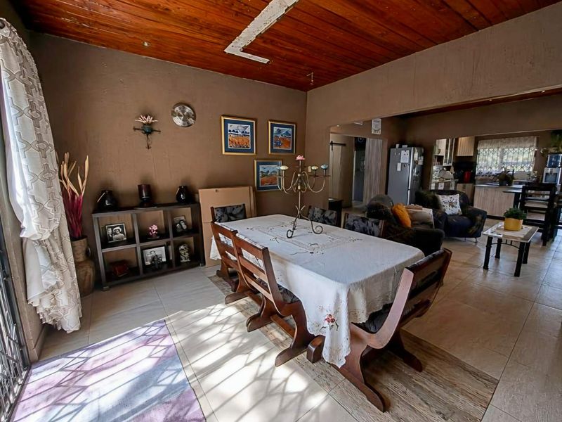 3 Bedroom House for Sale in Rothdene - Photo 9