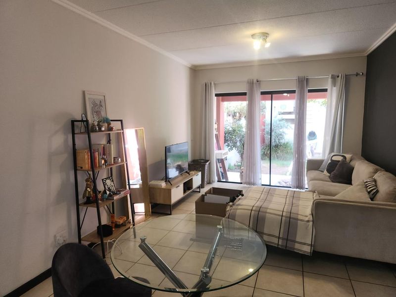 1 Bedroom Apartment with Private Garden in Secure Lonehill Estate - Photo 6