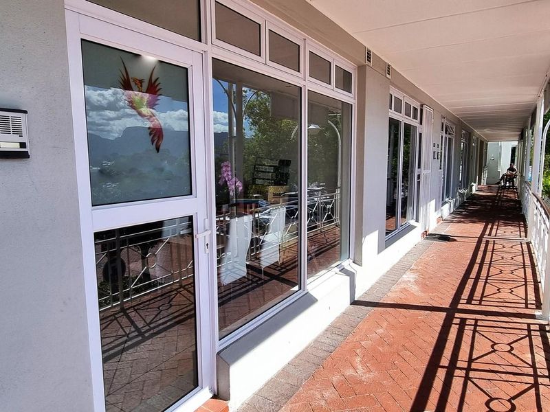 Stunning Ground Floor Office in Westlake with Excellent Exposure - Photo 2