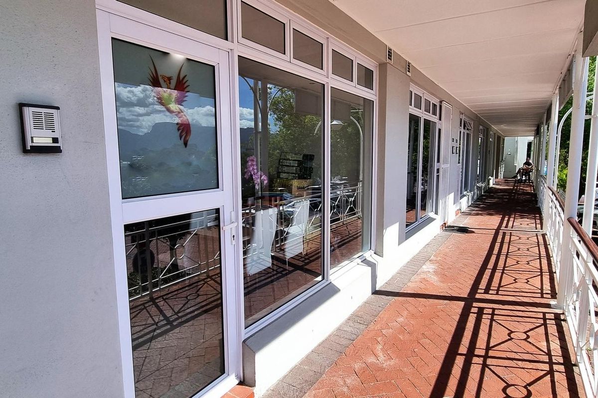 Stunning Ground Floor Office in Westlake with Excellent Exposure - Photo 2