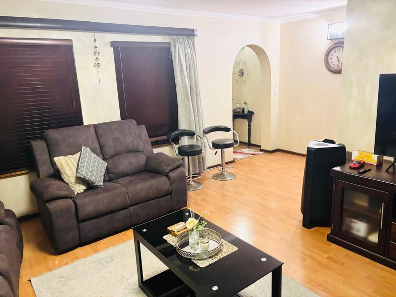 Modern 3-Bedroom Duplex in Sought-After Meer en See! - Photo 8