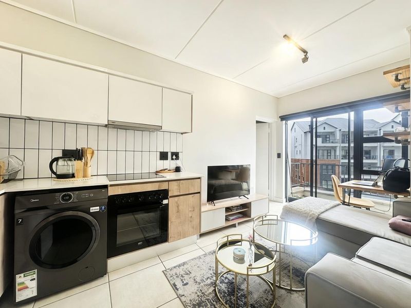 WELL PRICED ONE-BEDROOM FLAT FOR SALE IN THE REID - Photo 2