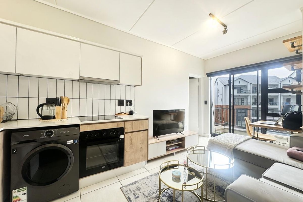 WELL PRICED ONE-BEDROOM FLAT FOR SALE IN THE REID - Photo 2