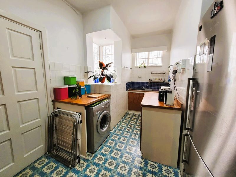 **Charming Flat in Upper Glenwood: Convenience Meets Comfort** - Photo 9