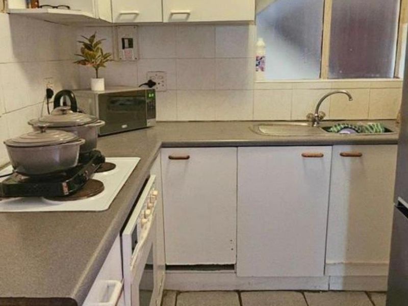 STUDIO APARTMENT FOR SALE IN ESSENWOOD, DURBAN - Photo 4