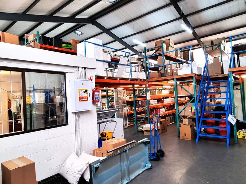 Double Volume Industrial Warehouse in Secure Complex - Photo 2