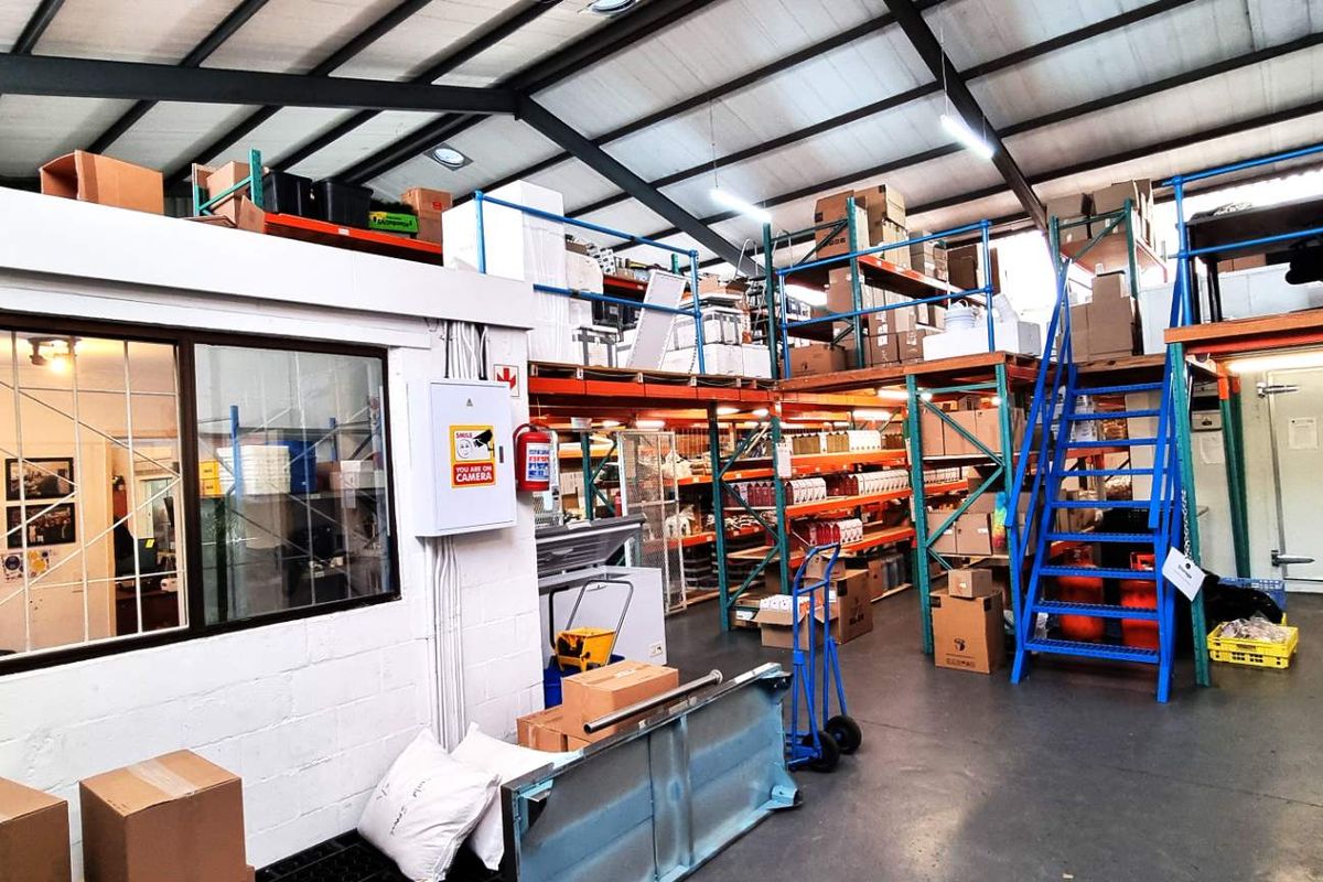 Double Volume Industrial Warehouse in Secure Complex - Photo 2