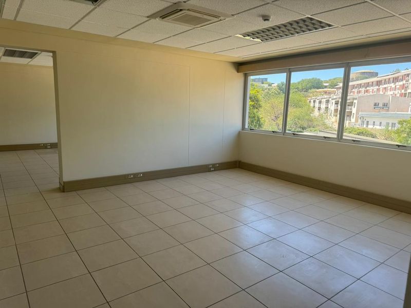 MODERN OFFICES TO LET - SHARED BUILDING - Photo 4