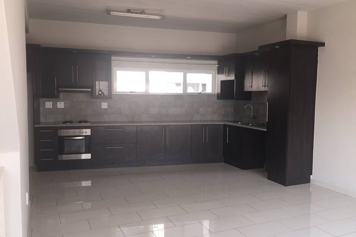 SOUGHT-AFTER, UPMARKET COMPLEX IN KLEINE KUPPE "IMOLA"!! - Photo 2