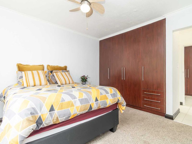 UNDER OFFER  Home in  quiet heart of Lonehill - Photo 7