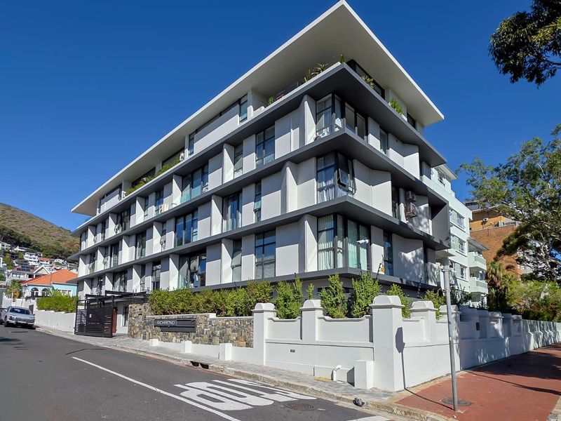 Pet friendly garden apartment in Green Point/Three Anchor Bay - Photo 2