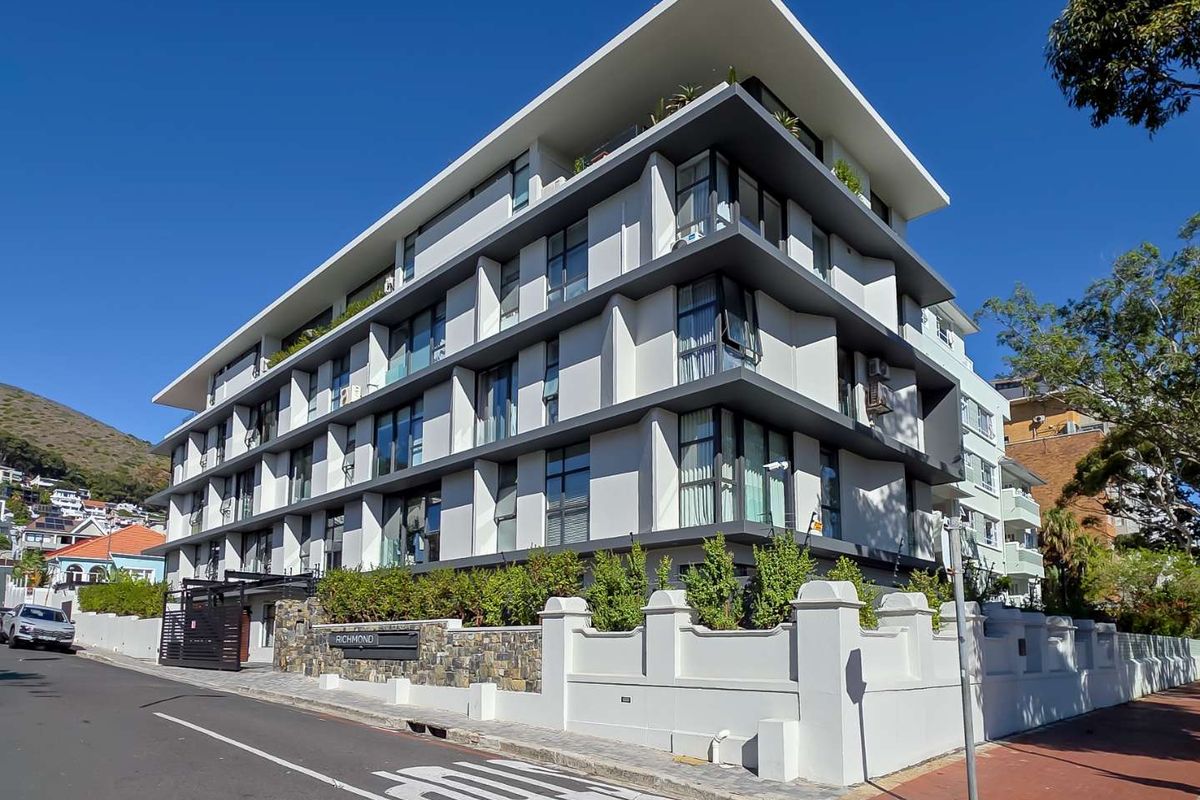 Pet friendly garden apartment in Green Point/Three Anchor Bay - Photo 2