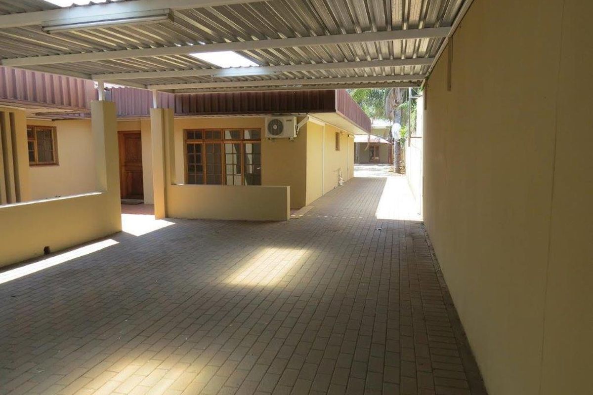 EXCLUSIVE MANDATE ON THIS 3 BEDROOM HOUSE WITH 5 FLATS PROUDLY ADVERTIZE BY KARIS PROPERTIES. - Photo 2