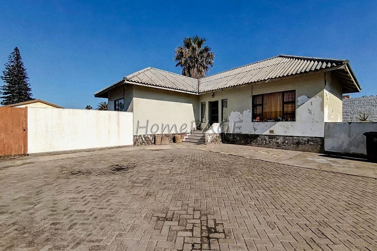 Central, Walvis Bay:  3 Bedroom home in EXCELLENT POSITION is for Sale - Photo 3