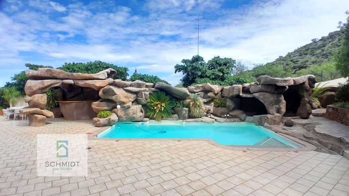 Property #2464001, House For Sale in Klein Windhoek