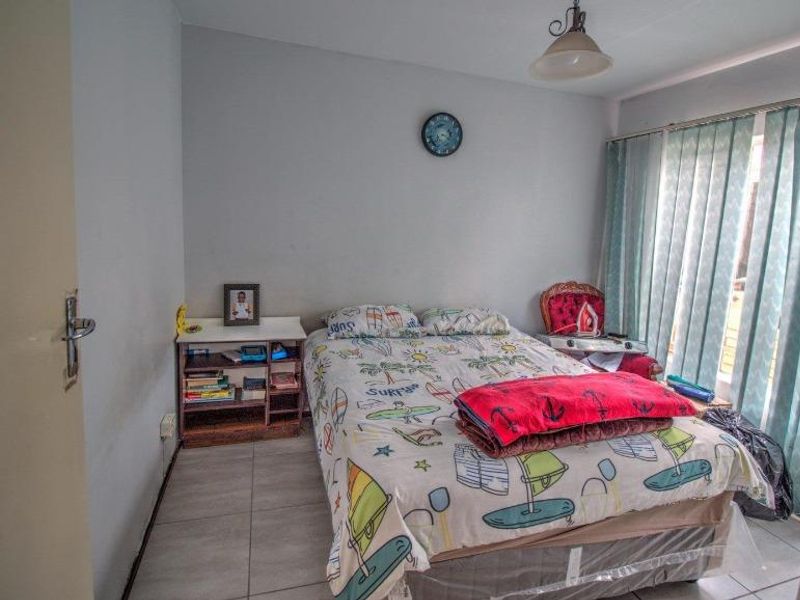Well maintained ground floor unit with massive garden - Photo 7