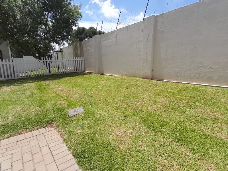 Stunning ground floor townhouse in pomona - Photo 4