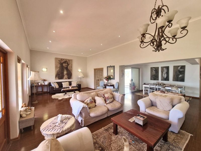 Coastal Charm Meets Family Comfort - Photo 4